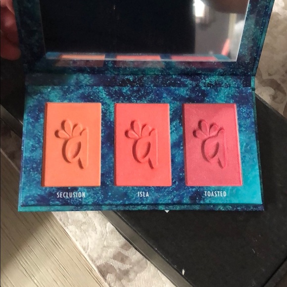 SOLD !! Alamar Cosmetics Blush Trio - Picture 2 of 3